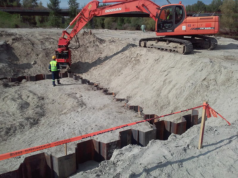 PROTECTION OF EXCAVATION PIT WITH GROUNDWATER LOWERING FOR A CEREAL SILOS FACILITY WITH ACCOMPANYING FACILITIES IN BEOCIN