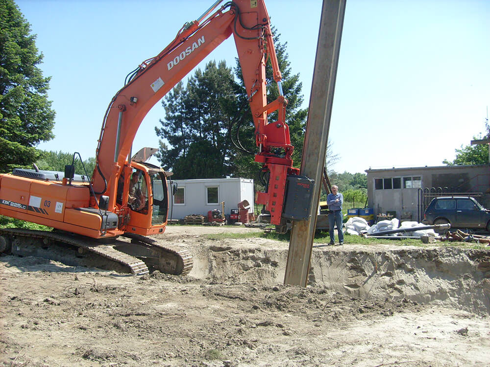 Emergency works on stabilization of diffuser of channel pipeline of pumping station Bogojevo