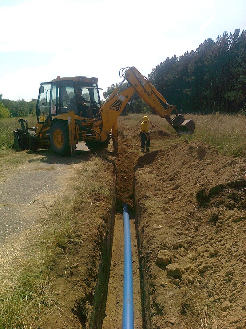 REKONSTRUKCIJA VODOVODNE MREŽE OD REZERVOARA “TRANDŽAMENT” DO “PETROVARADINSKE TRVĐAVE” SA NABAVKOM I UGRADNJOM MATERIJALA